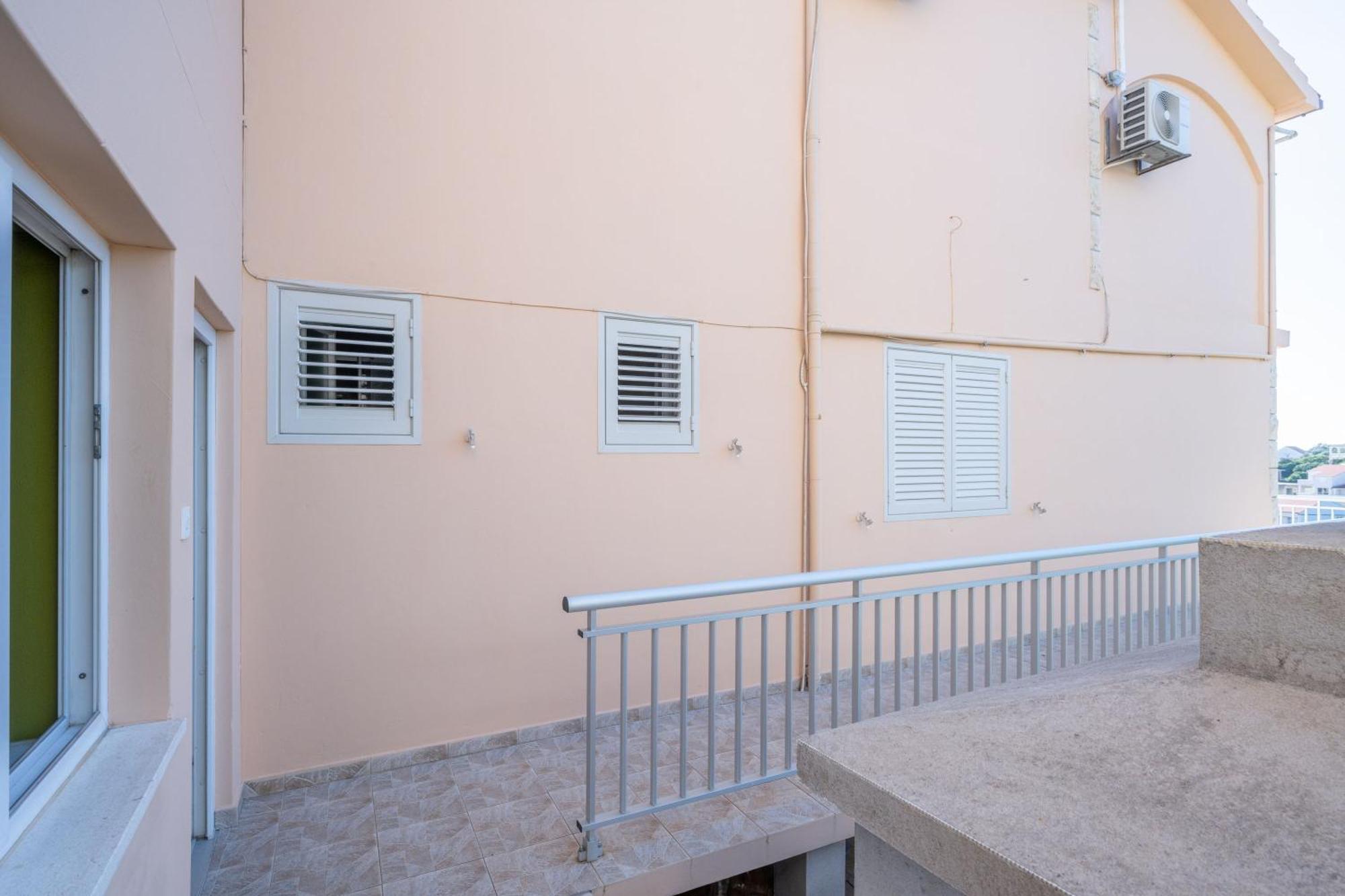 Apartments Daniela Zavalatica Exterior photo